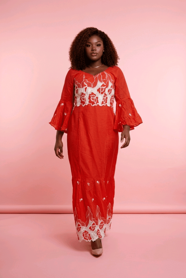 Robe en voile brodé